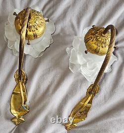 2 Wall Lights from the 1920s in Art Nouveau Style, Gilded Bronze and Frosted Glass Tulips