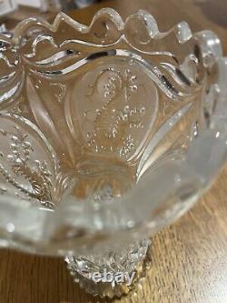 Crystal vase with engraved motifs, Art Nouveau style