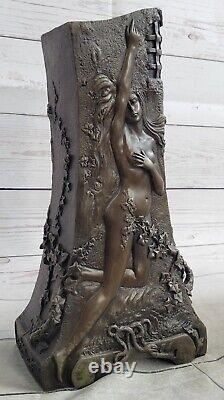 'Fin Style Art Nouveau Woman Vase Bronze Sculpture Statue Signed by George Flamand'