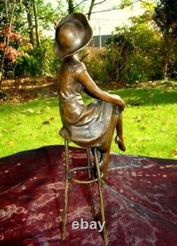 Statue Demoiselle Pin-up Hat Style Art Deco Style Art Nouveau Massif Bronze
