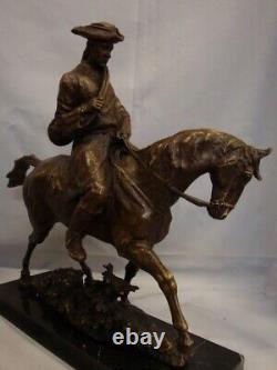 Statue Sculpture Horse Hunting Animalier Valet Art Deco Art Nouveau Style