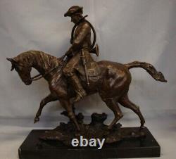 Statue Sculpture Horse Hunting Animalier Valet Art Deco Art Nouveau Style