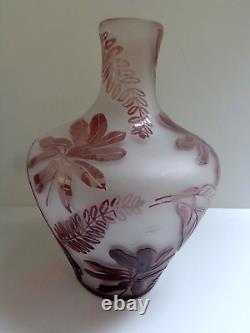 Translation: Antique Acid Etched Art Nouveau Vase in the French Glass Antique Style