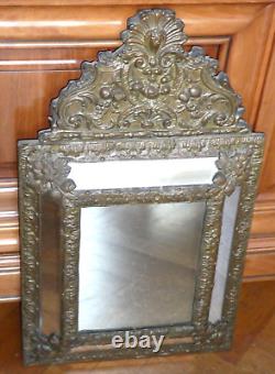 Ancien MIROIR A PARCLOSE Laiton Repousse XIX/XX ème Style Baroque Art Nouveau