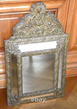 Ancien MIROIR A PARCLOSE Laiton Repousse XIX/XX ème Style Baroque Art Nouveau