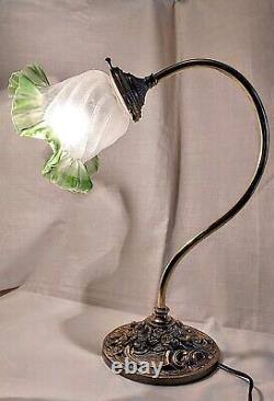 Ancienne Très Jolie Lampe De Bureau Col De Cygne En Laiton, Style Art Nouveau