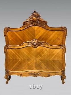 Chambre à coucher style Louis XV noyer 1900 armoire, lit, chevet