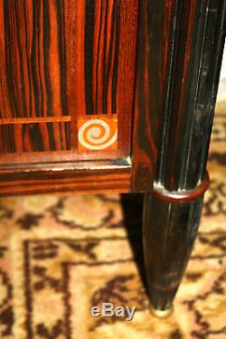 Chevet / Table de nuit placage Ebène de Macassar de style Art nouveau