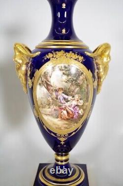 Gustave Asch paire de vases en porcelaine style Sèvres