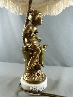 L. F. MOREAU Belle lampe de style Art Nouveau représentant une jeune fille