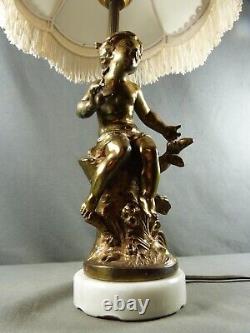 L. F. MOREAU Belle lampe de style Art Nouveau représentant une jeune fille