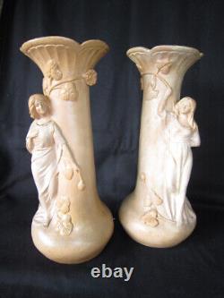 Paire De Vase En Terre Cuite Style Art Nouveau