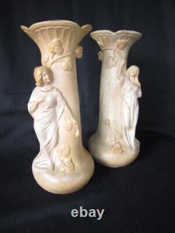 Paire De Vase En Terre Cuite Style Art Nouveau