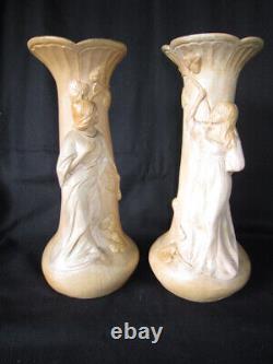 Paire De Vase En Terre Cuite Style Art Nouveau