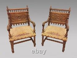 Paire de fauteuils style Renaissance