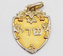 Pendentif style art nouveau or 18k finement décoré et orné de caractère hébreux