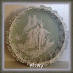 Plaque Wedgwood Style Green Jasper Scène Romantique Art Nouveau Diamètre 28,5 CM