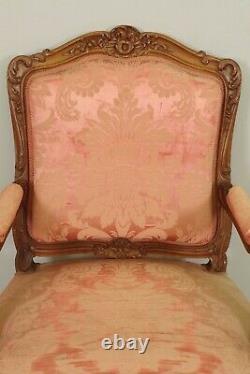 Quatre fauteuils à dos plats style Louis XV
