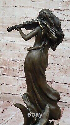 Signée Style Art Nouveau Bronze Femme à Jouer Violon Statue de Collection