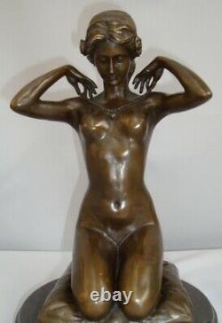 Statue Demoiselle Collier Sexy Style Art Deco Style Art Nouveau Bronze massif Si