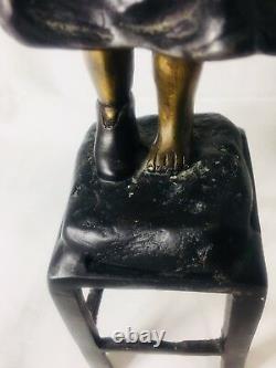 Statue Sculpture Ange une chaussure style Art Déco Style Art Nouveau Solid Bronze