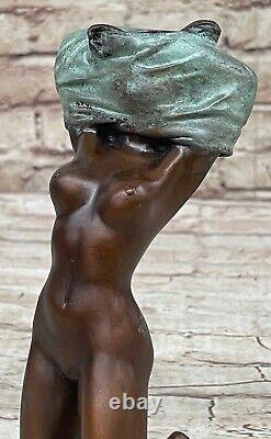 Style Art Nouveau Bronze D'Un Nu Jeune Fille Tenant Her Robe Par Artiste Milo