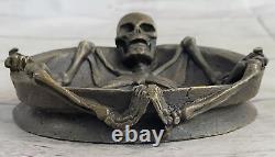 Style Art Nouveau Bronze Tête de Mort Figurine Vintage Cendrier En Love Ouvre