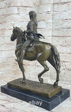 Style Art Nouveau Guerrier Equitation Cheval Militaire Trophée Bronze Sculpture