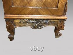 Table de chevet style Louis XV noyer 1900