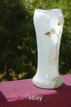 Vase verre soufflé émaillé et givré Art Nouveau d'époque, style Legras, fleurs